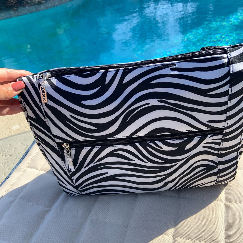 MAXX NEW YORK hand bag new!